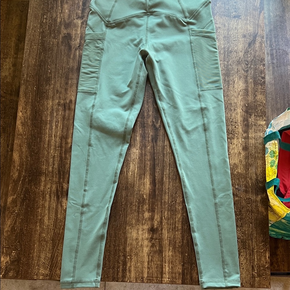 NWOT BuffBunny Athena Sage Green Leggings